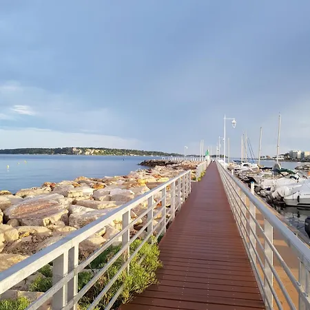 Appartement Two Bedrooms Near Cannes